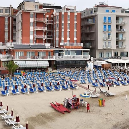 Hotel & Residence Stella Maris Пиетра Лигуре Екстериор снимка