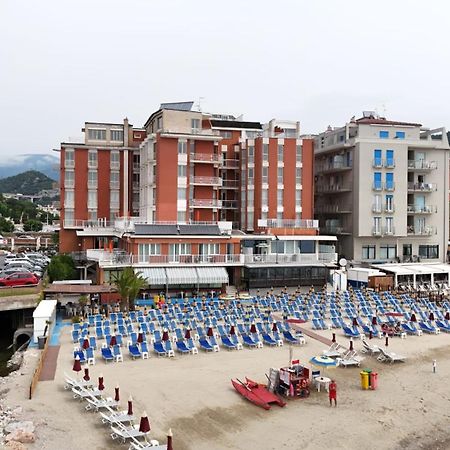 Hotel & Residence Stella Maris Пиетра Лигуре Екстериор снимка