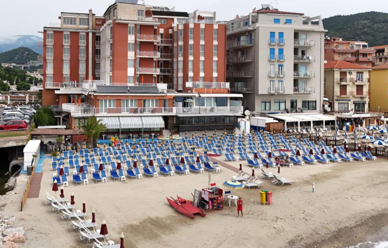 Hotel & Residence Stella Maris Пиетра Лигуре Екстериор снимка
