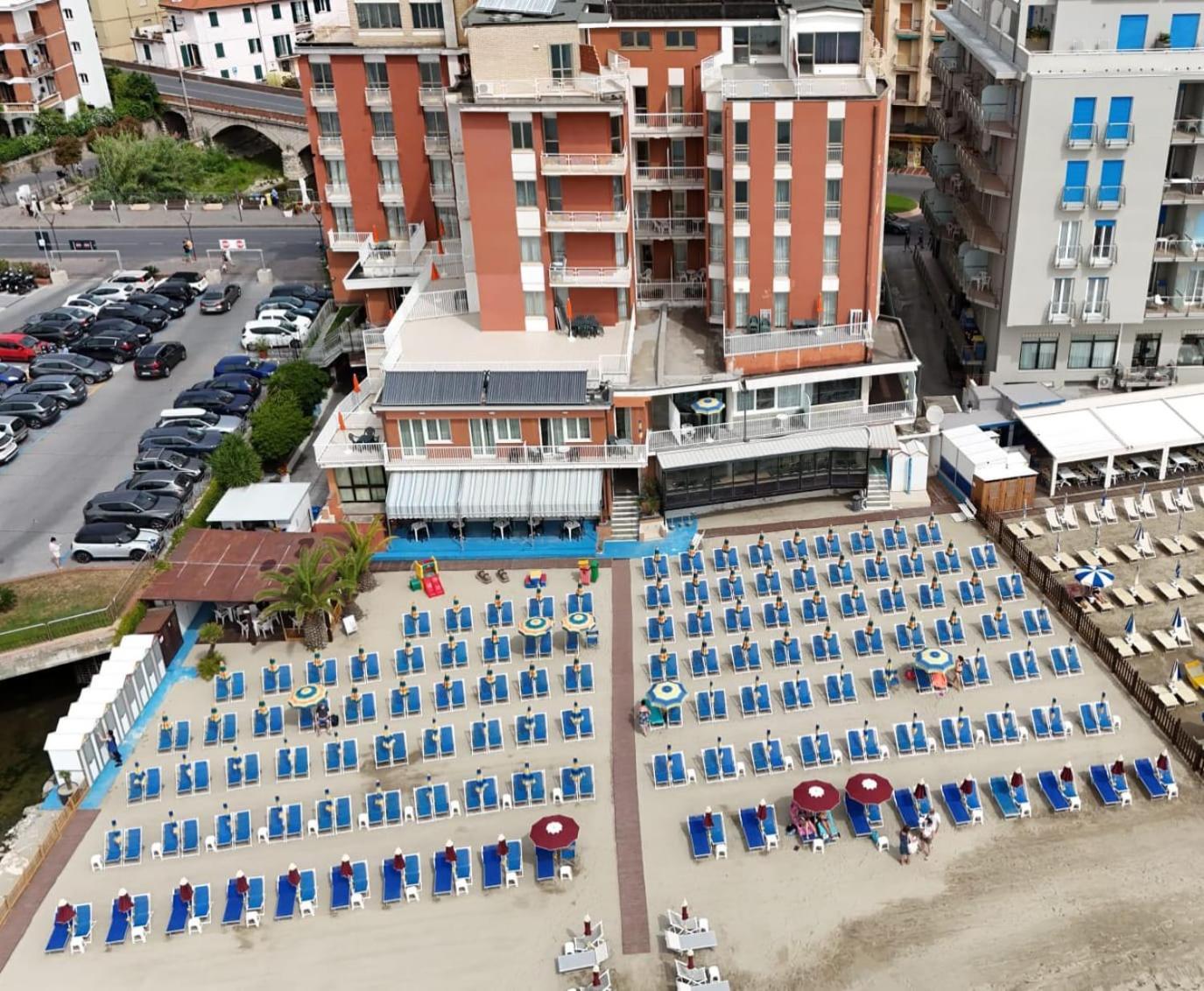 Hotel & Residence Stella Maris Пиетра Лигуре Екстериор снимка