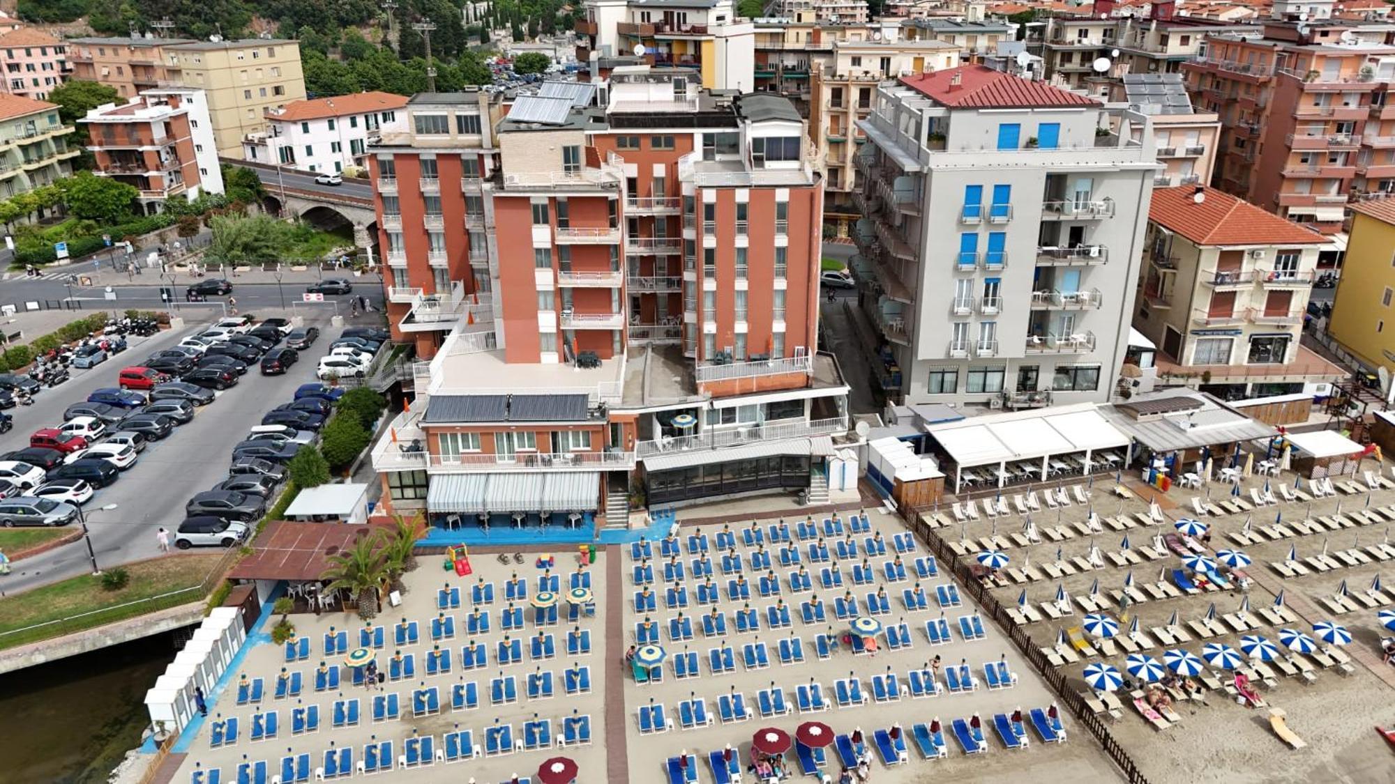 Hotel & Residence Stella Maris Пиетра Лигуре Екстериор снимка