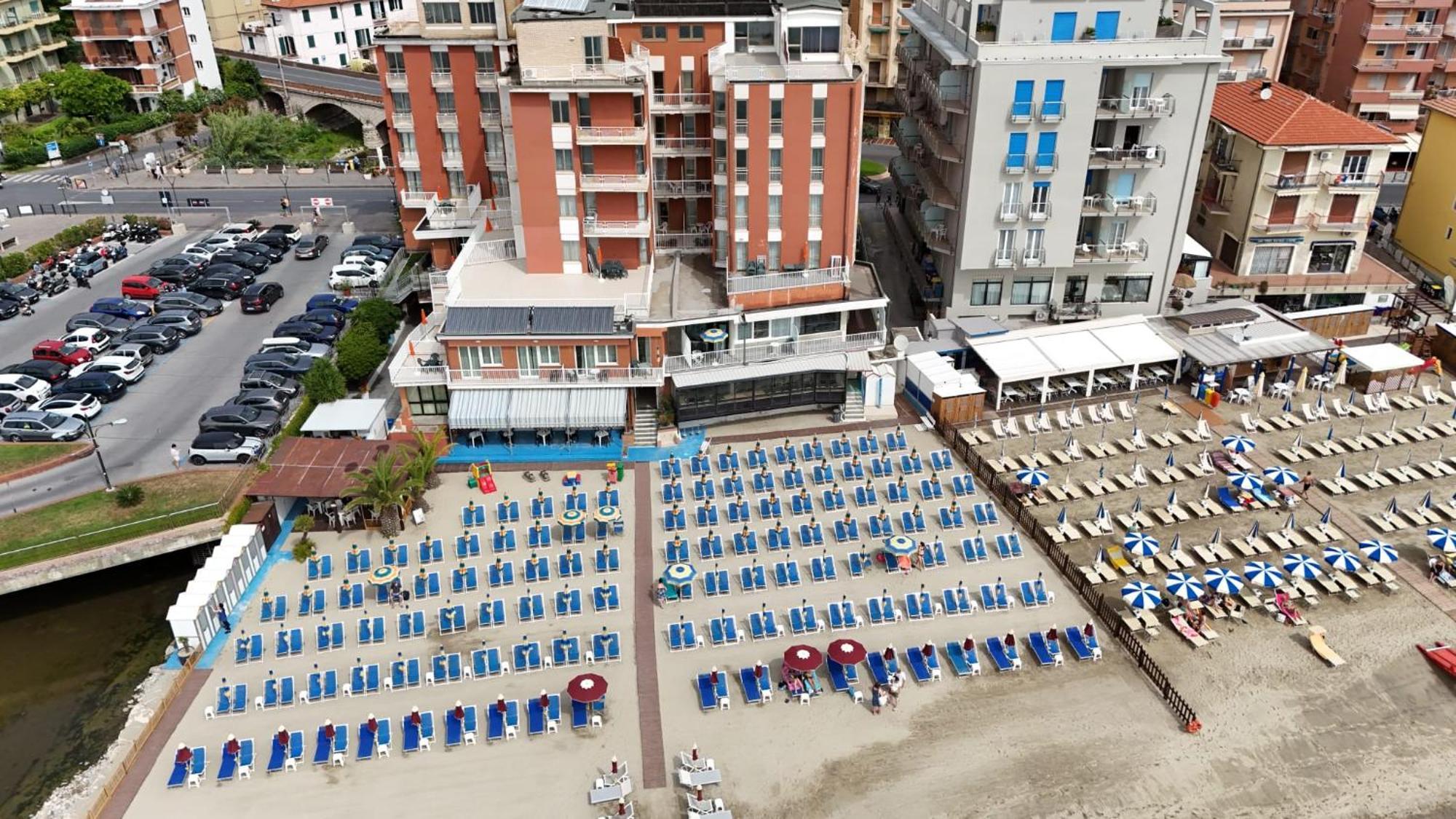 Hotel & Residence Stella Maris Пиетра Лигуре Екстериор снимка