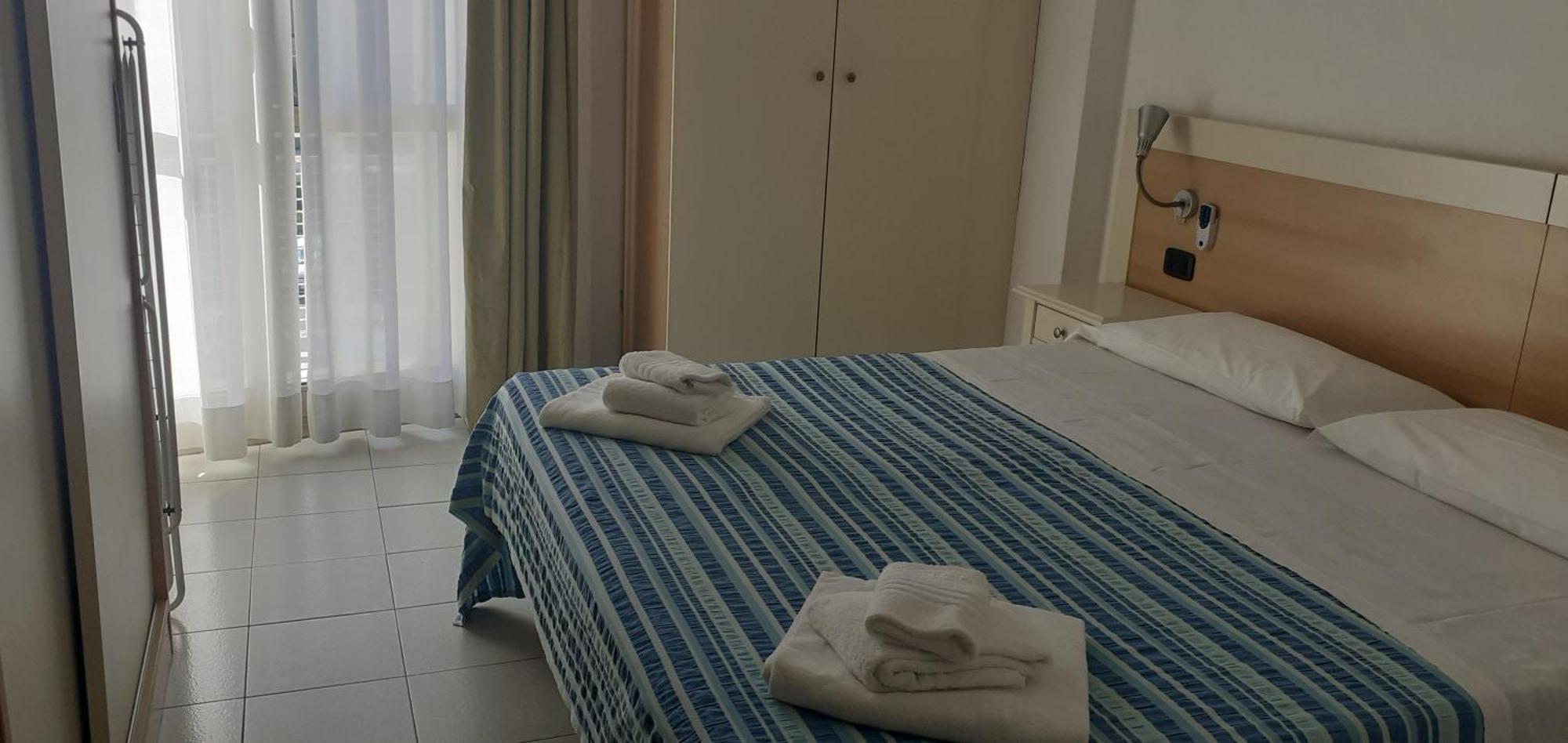 Hotel & Residence Stella Maris Пиетра Лигуре Екстериор снимка